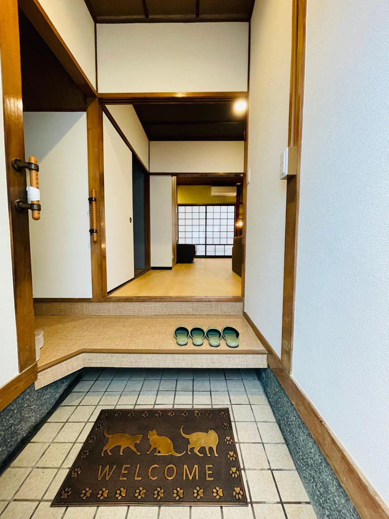 Namba Shinsaibashi 10 Mins Castle　east *