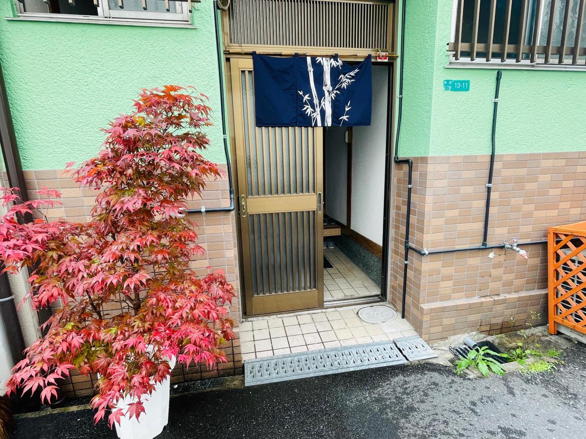 Namba Shinsaibashi 10 Mins Castle　east 大阪